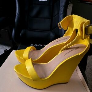 Beautiful Breckelles yellow wedges.